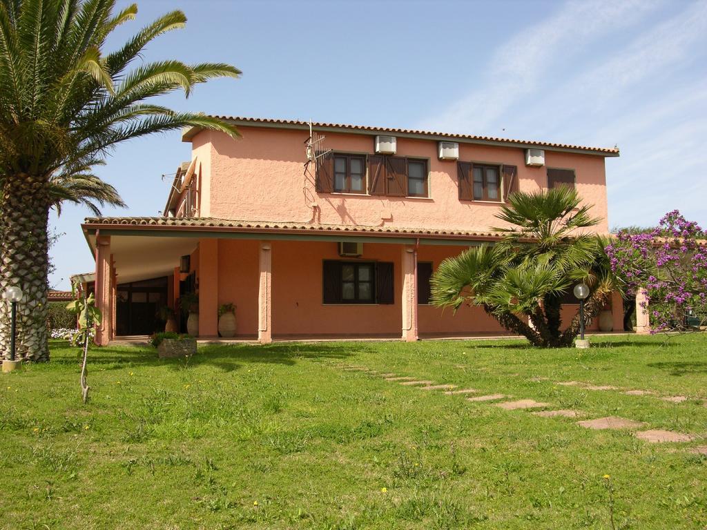 Hotel Su Giudeu Chia Esterno foto