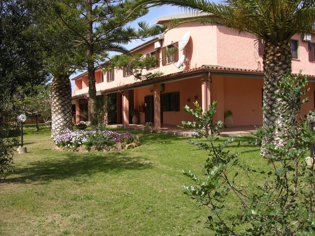 Hotel Su Giudeu Chia Esterno foto