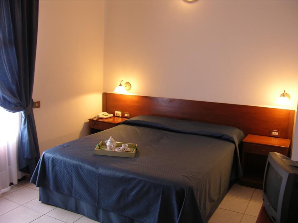 Hotel Su Giudeu Chia Esterno foto