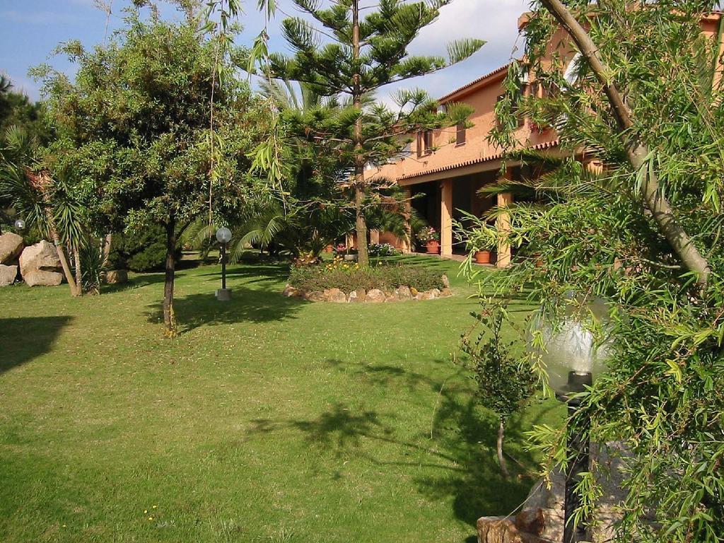Hotel Su Giudeu Chia Esterno foto