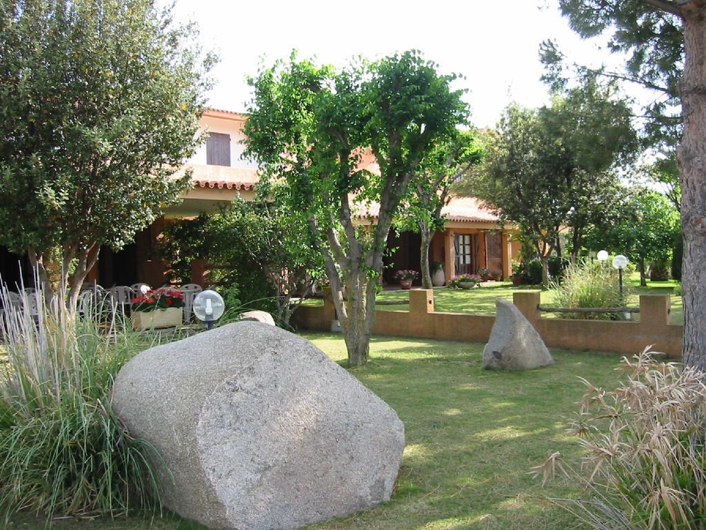 Hotel Su Giudeu Chia Esterno foto