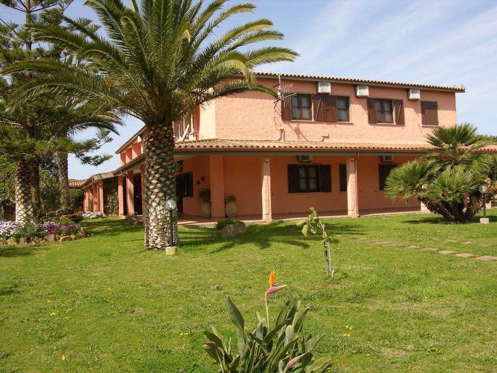 Hotel Su Giudeu Chia Esterno foto