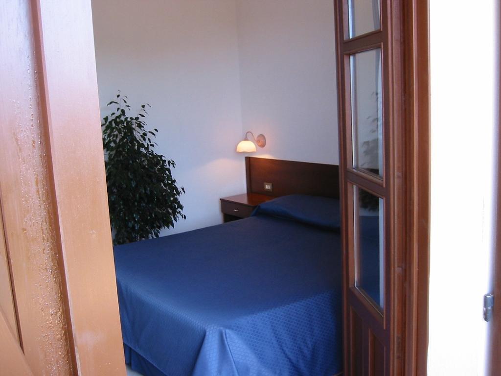 Hotel Su Giudeu Chia Camera foto