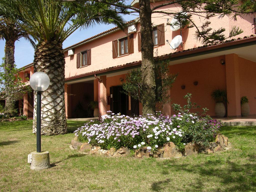 Hotel Su Giudeu Chia Esterno foto