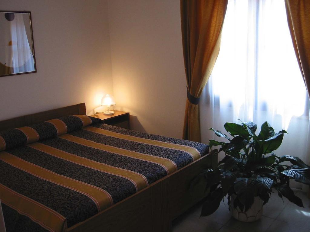 Hotel Su Giudeu Chia Camera foto