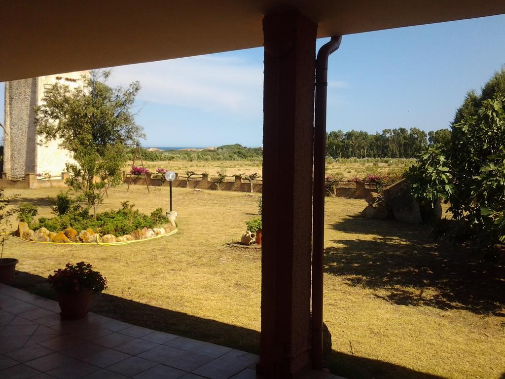 Hotel Su Giudeu Chia Esterno foto