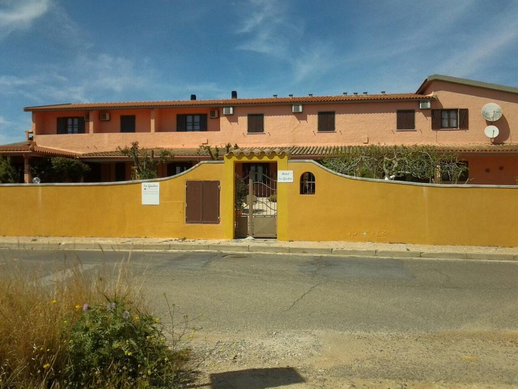 Hotel Su Giudeu Chia Esterno foto