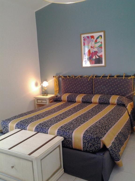 Hotel Su Giudeu Chia Esterno foto