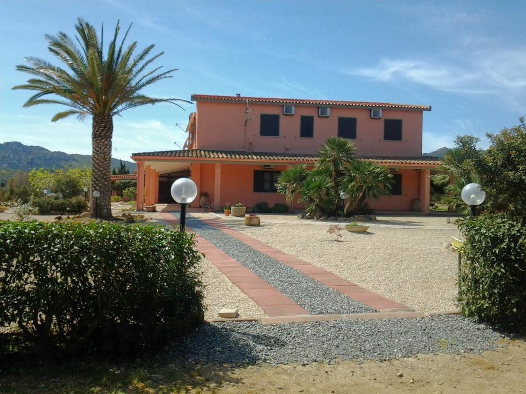 Hotel Su Giudeu Chia Esterno foto