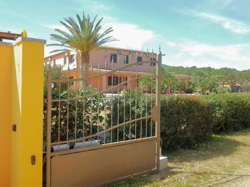 Hotel Su Giudeu Chia Esterno foto