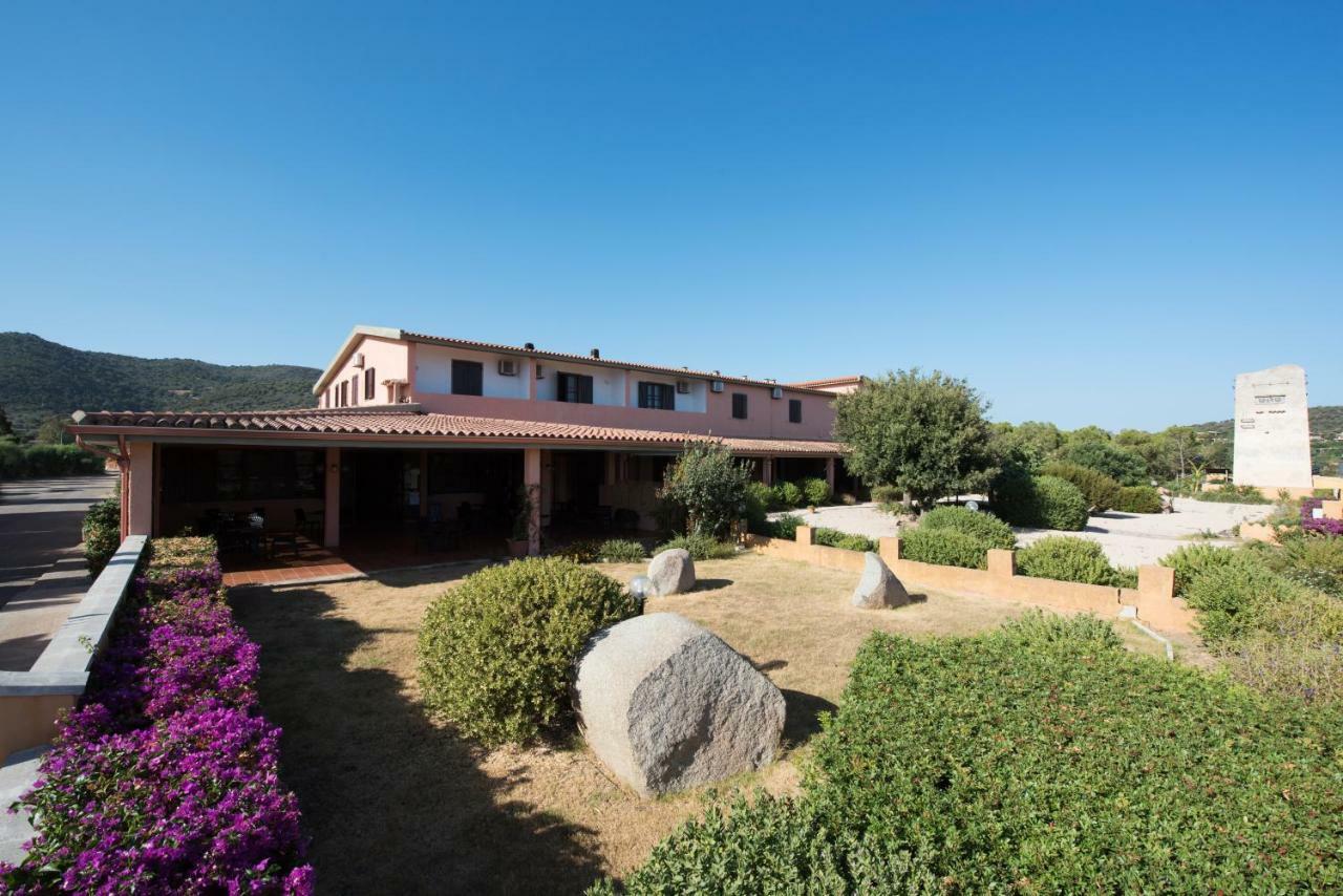 Hotel Su Giudeu Chia Esterno foto