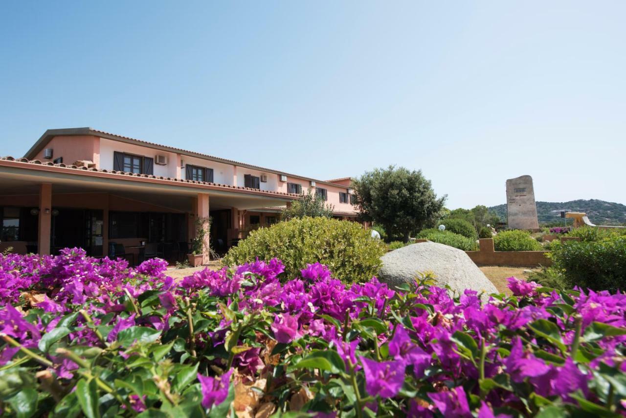 Hotel Su Giudeu Chia Esterno foto